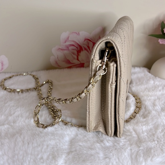 BCBG Paris Crossbody Bag 💕 Beautiful - Picture 3 of 14